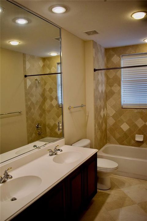 En Venta: $730,000 (3 camas, 2 baños, 2549 Pies cuadrados)