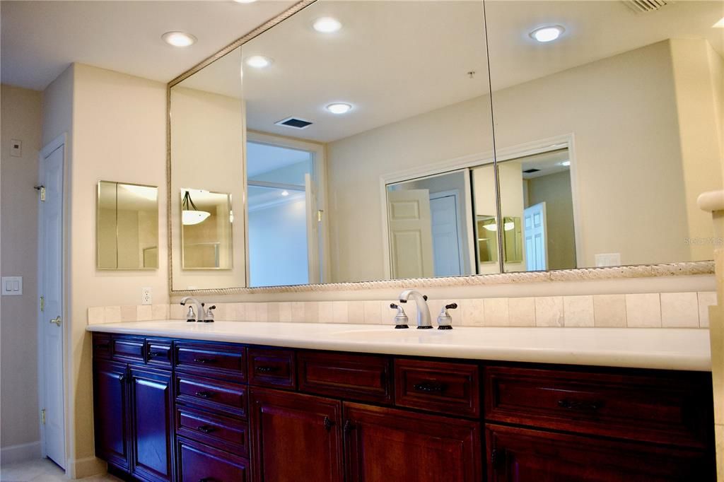 En Venta: $730,000 (3 camas, 2 baños, 2549 Pies cuadrados)