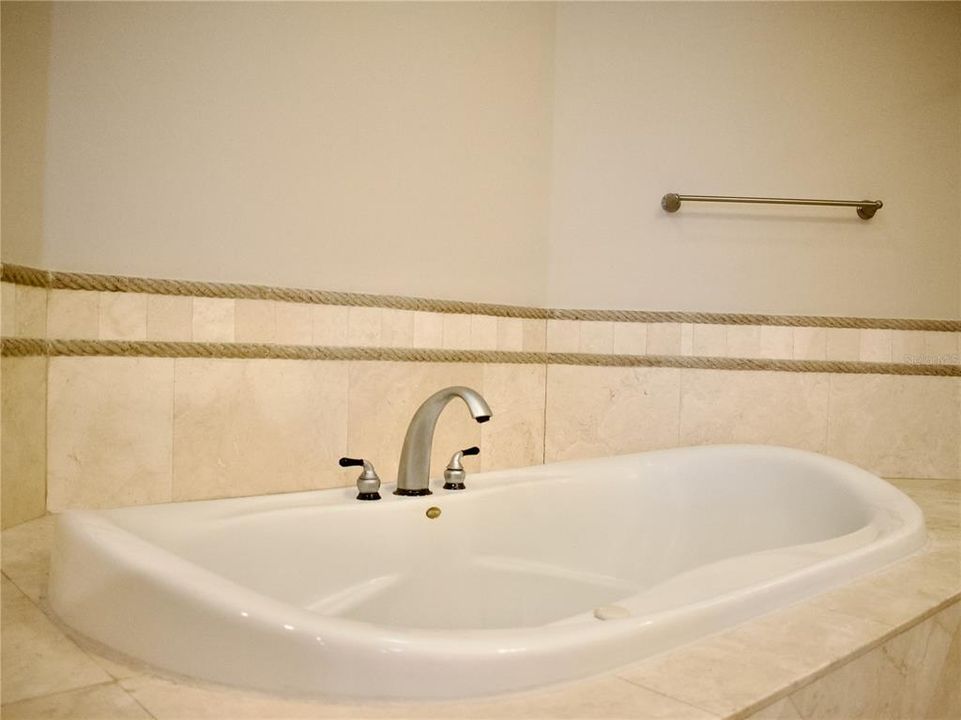 En Venta: $730,000 (3 camas, 2 baños, 2549 Pies cuadrados)