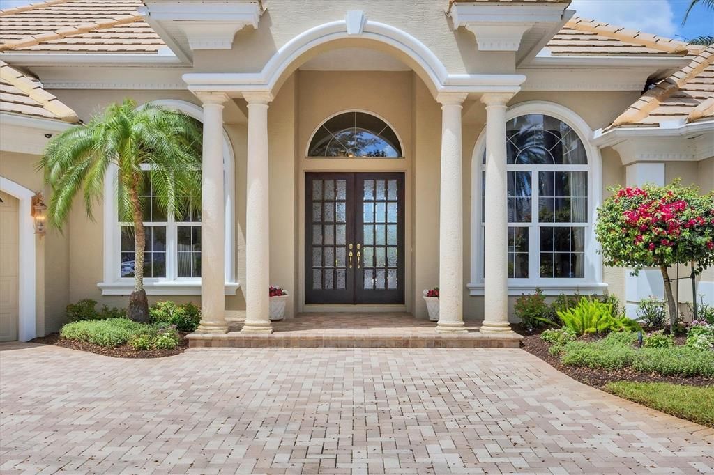 合同活跃: $2,490,000 (4 贝兹, 4 浴室, 4731 平方英尺)