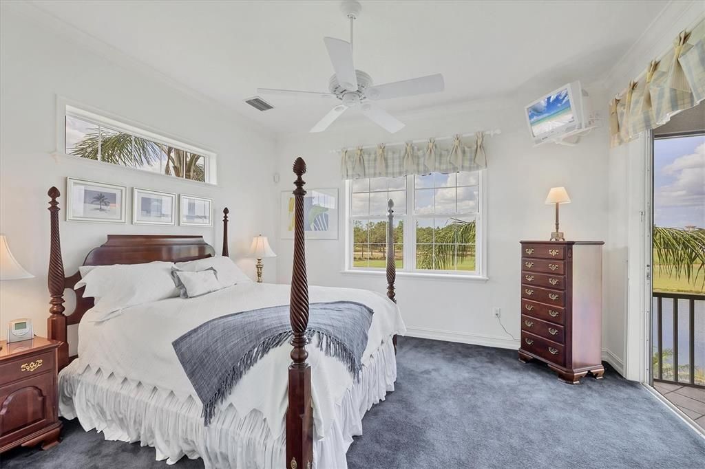 合同活跃: $2,490,000 (4 贝兹, 4 浴室, 4731 平方英尺)