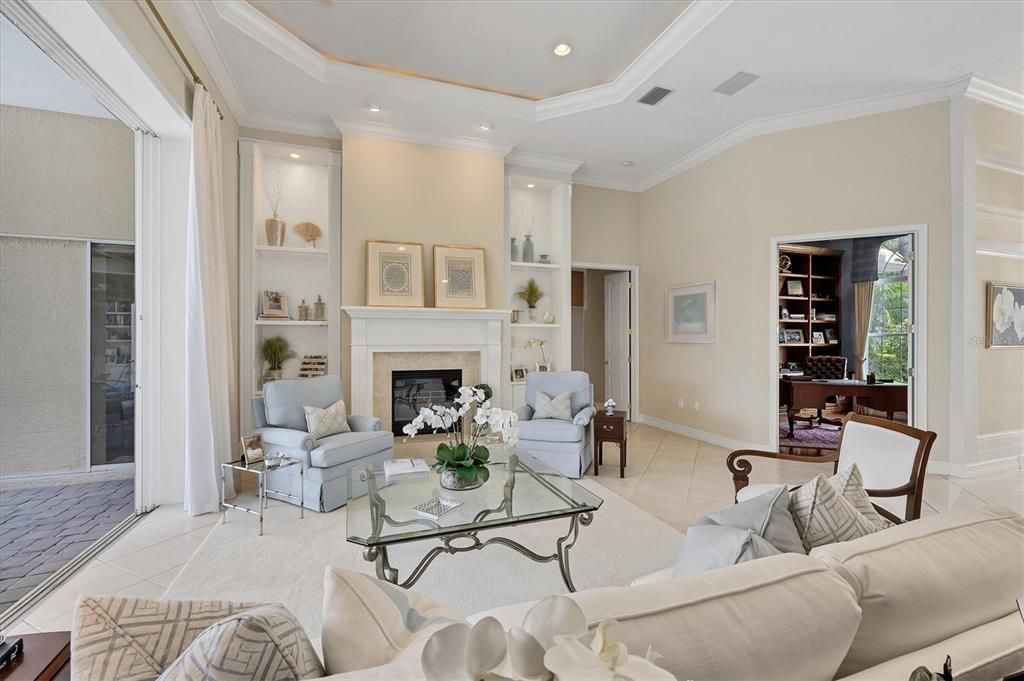 合同活跃: $2,490,000 (4 贝兹, 4 浴室, 4731 平方英尺)