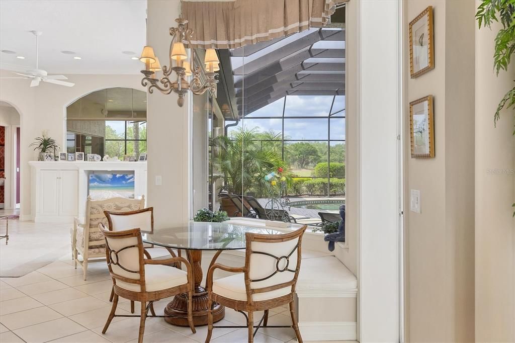 合同活跃: $2,490,000 (4 贝兹, 4 浴室, 4731 平方英尺)