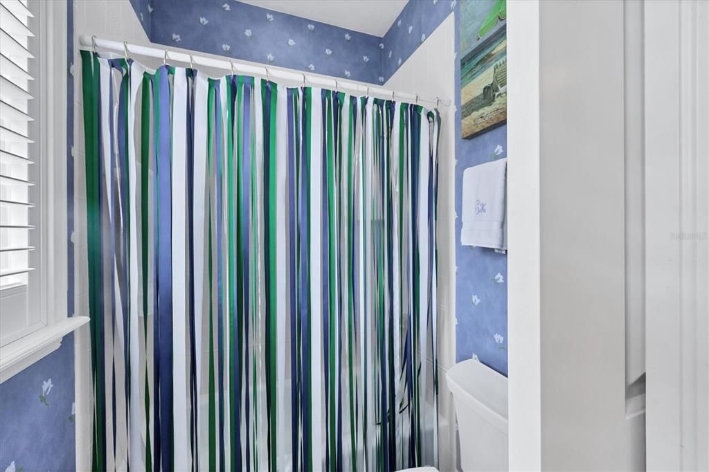 合同活跃: $2,490,000 (4 贝兹, 4 浴室, 4731 平方英尺)