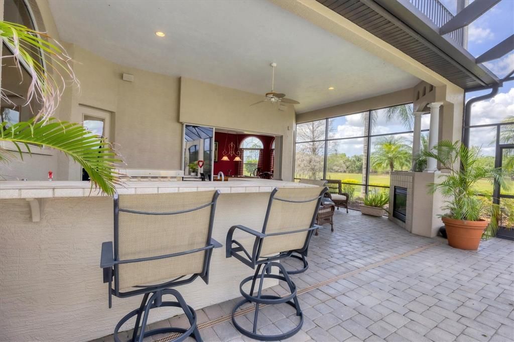 合同活跃: $2,490,000 (4 贝兹, 4 浴室, 4731 平方英尺)