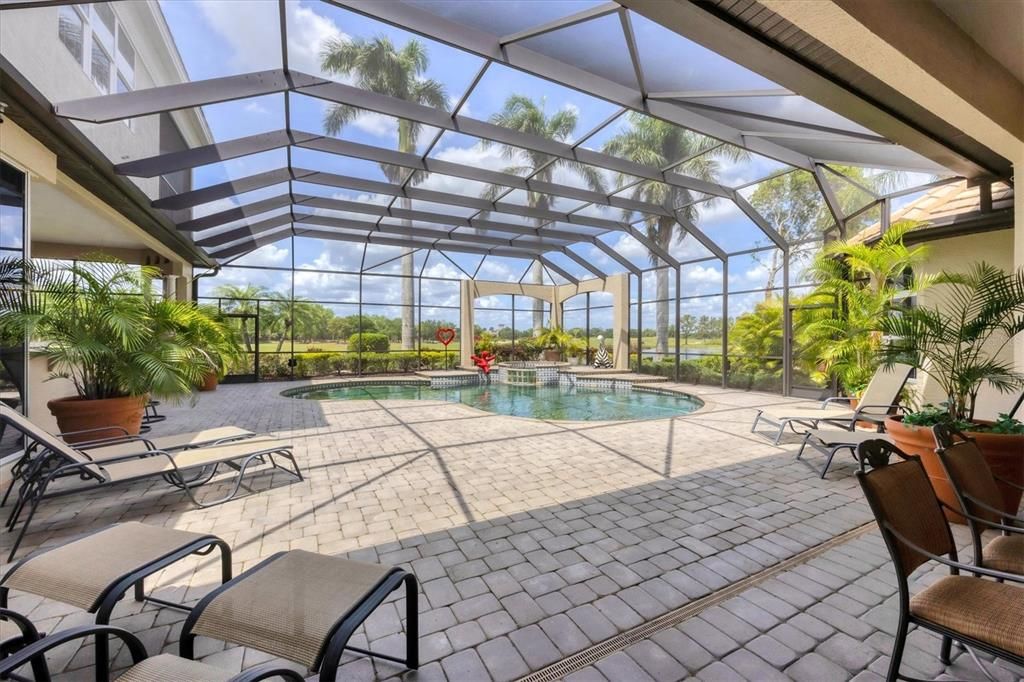 合同活跃: $2,490,000 (4 贝兹, 4 浴室, 4731 平方英尺)