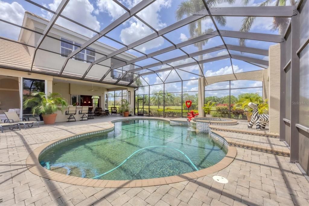 合同活跃: $2,490,000 (4 贝兹, 4 浴室, 4731 平方英尺)