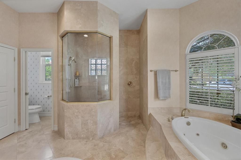 合同活跃: $2,490,000 (4 贝兹, 4 浴室, 4731 平方英尺)