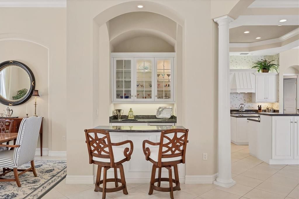 合同活跃: $2,490,000 (4 贝兹, 4 浴室, 4731 平方英尺)