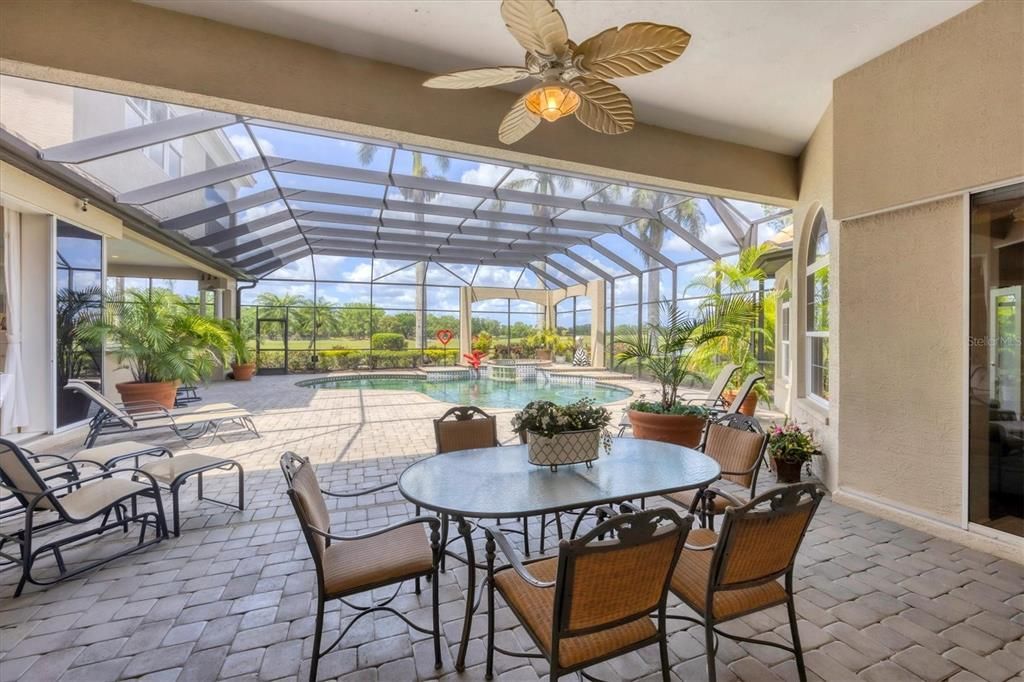 合同活跃: $2,490,000 (4 贝兹, 4 浴室, 4731 平方英尺)