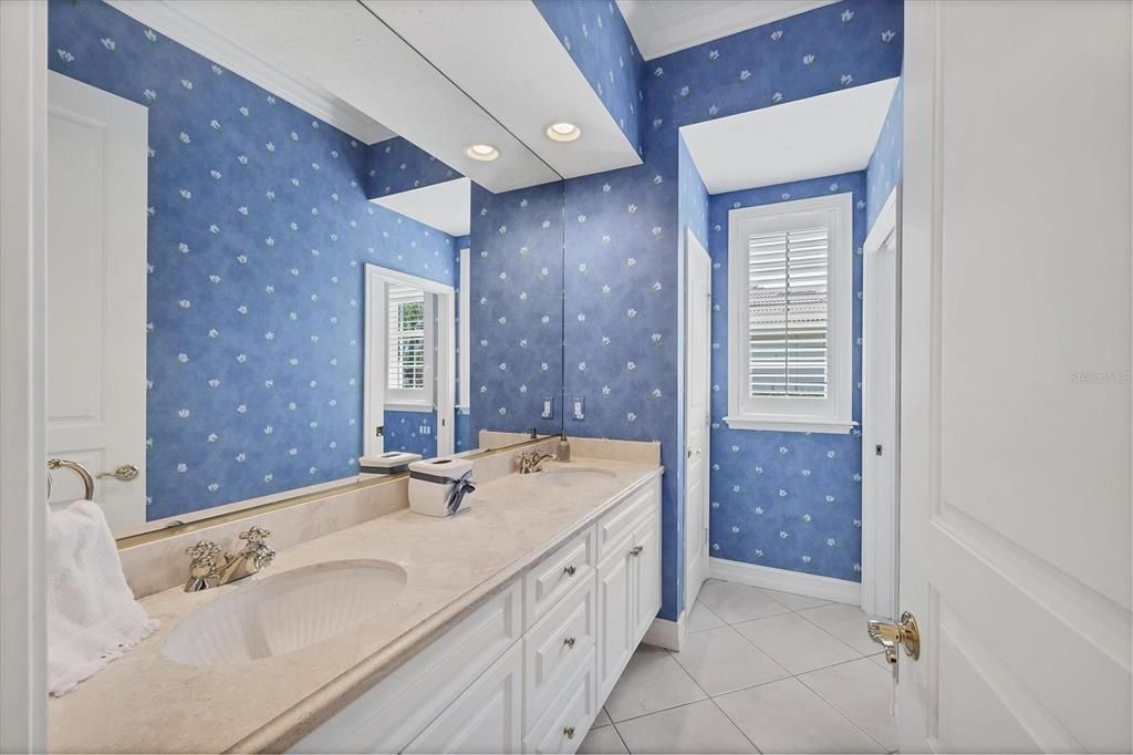 合同活跃: $2,490,000 (4 贝兹, 4 浴室, 4731 平方英尺)