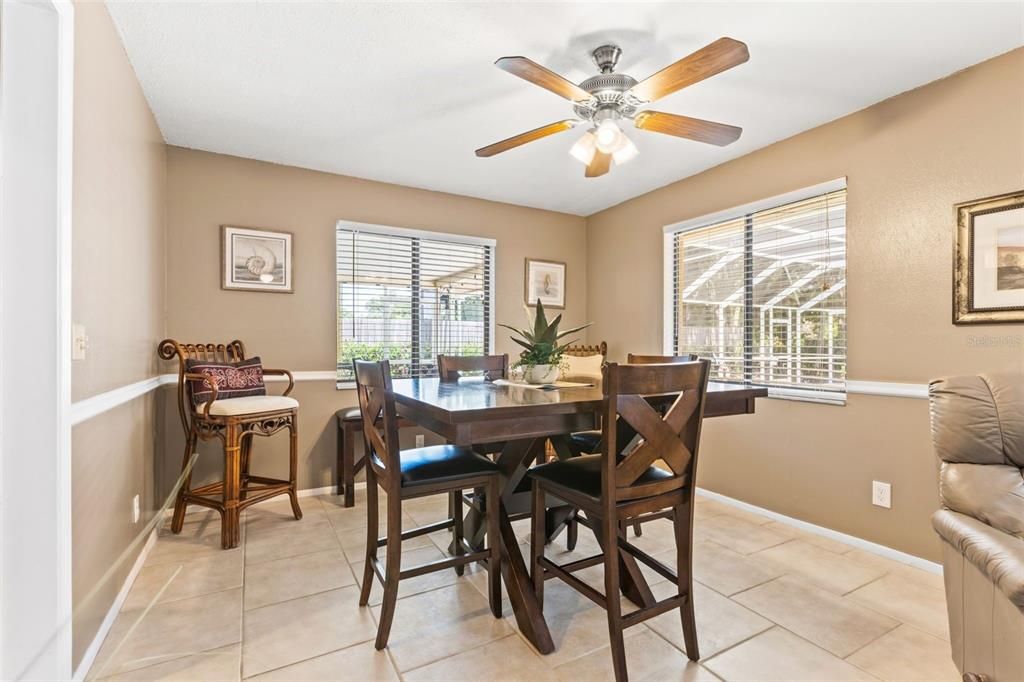 Под контрактом: $550,000 (3 спален, 2 ванн, 2004 Квадратных фут)