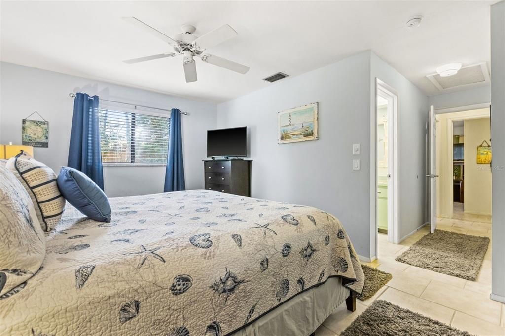 Под контрактом: $550,000 (3 спален, 2 ванн, 2004 Квадратных фут)