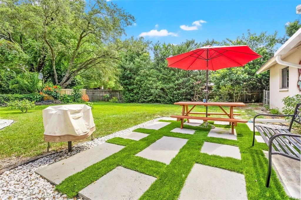 Под контрактом: $550,000 (3 спален, 2 ванн, 2004 Квадратных фут)