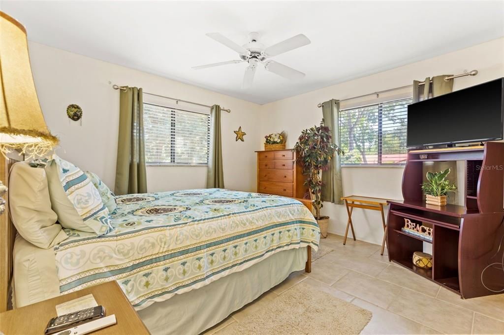 Под контрактом: $550,000 (3 спален, 2 ванн, 2004 Квадратных фут)