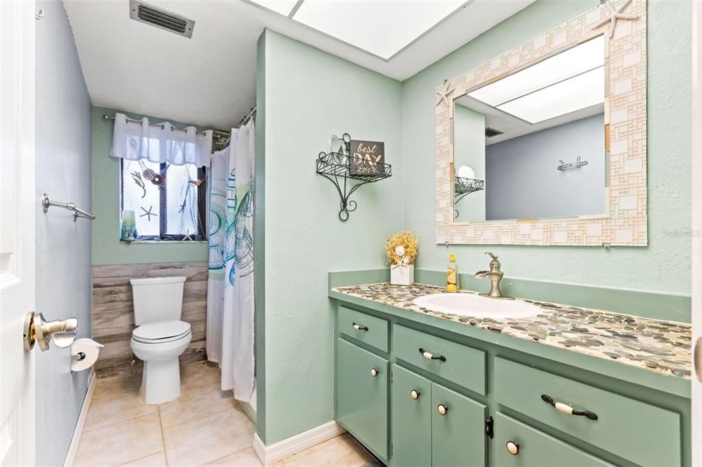 Под контрактом: $550,000 (3 спален, 2 ванн, 2004 Квадратных фут)