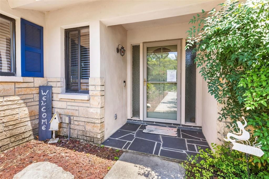 Под контрактом: $550,000 (3 спален, 2 ванн, 2004 Квадратных фут)