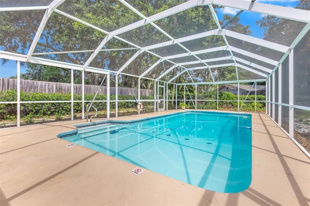 Под контрактом: $550,000 (3 спален, 2 ванн, 2004 Квадратных фут)