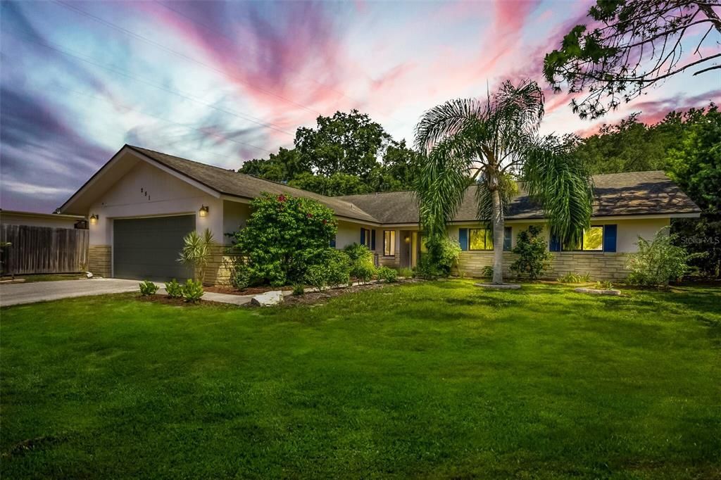 Под контрактом: $550,000 (3 спален, 2 ванн, 2004 Квадратных фут)