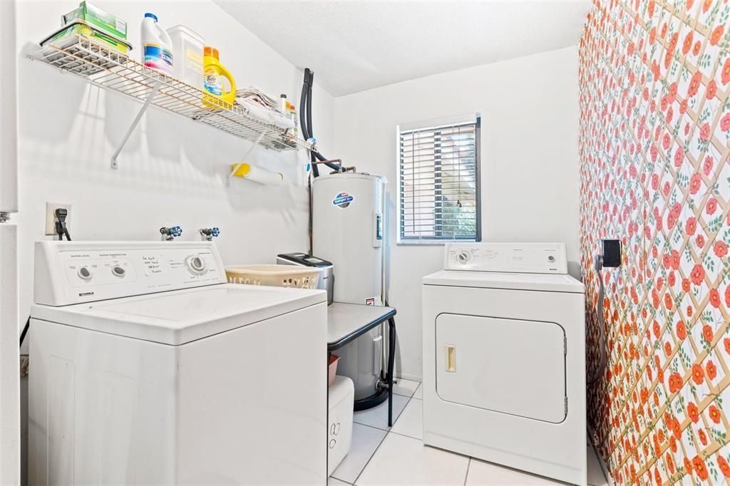 Под контрактом: $550,000 (3 спален, 2 ванн, 2004 Квадратных фут)