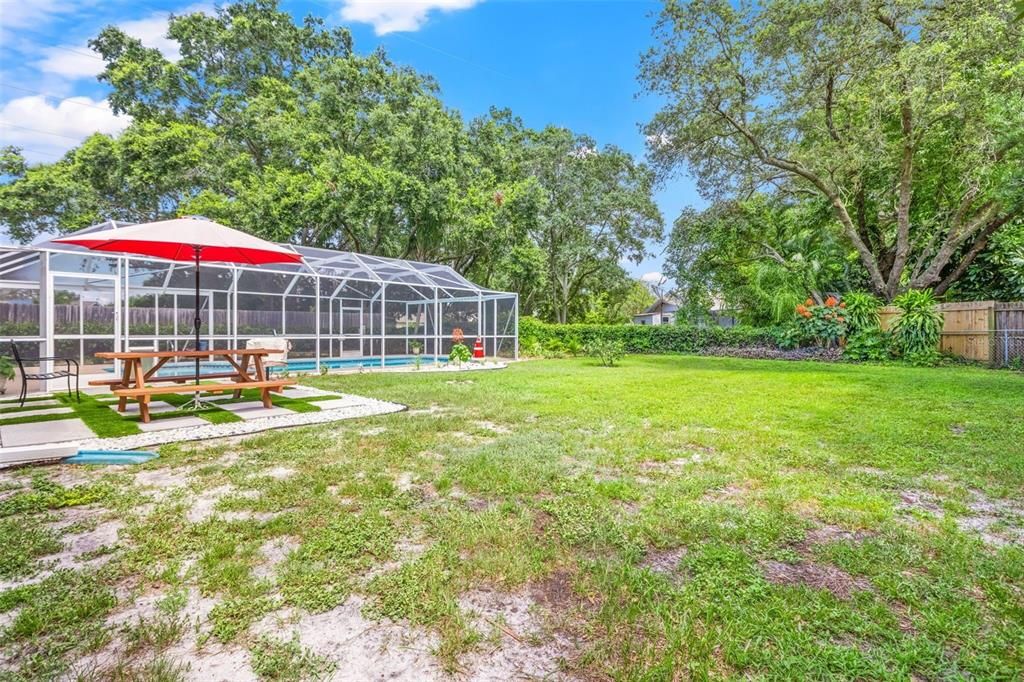 Под контрактом: $550,000 (3 спален, 2 ванн, 2004 Квадратных фут)