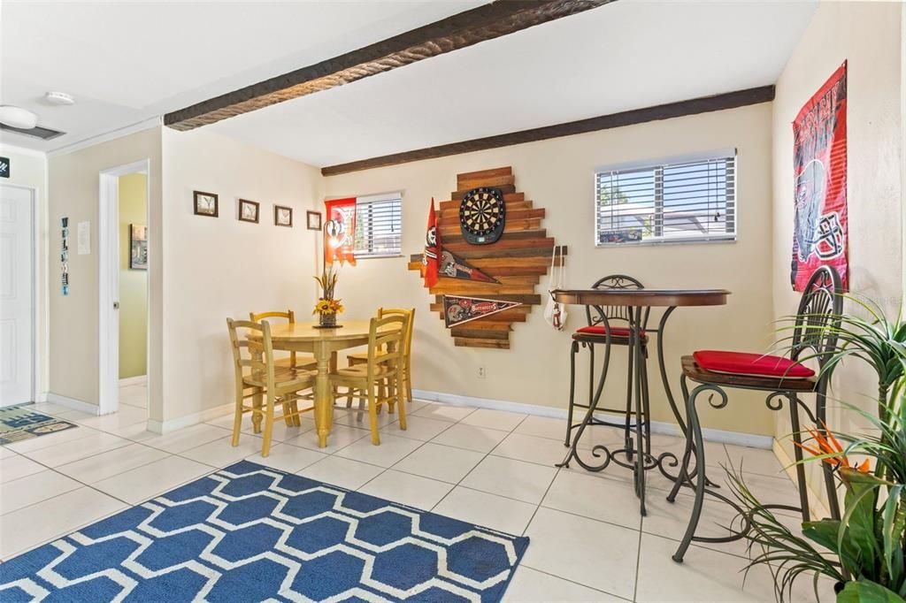 Под контрактом: $550,000 (3 спален, 2 ванн, 2004 Квадратных фут)