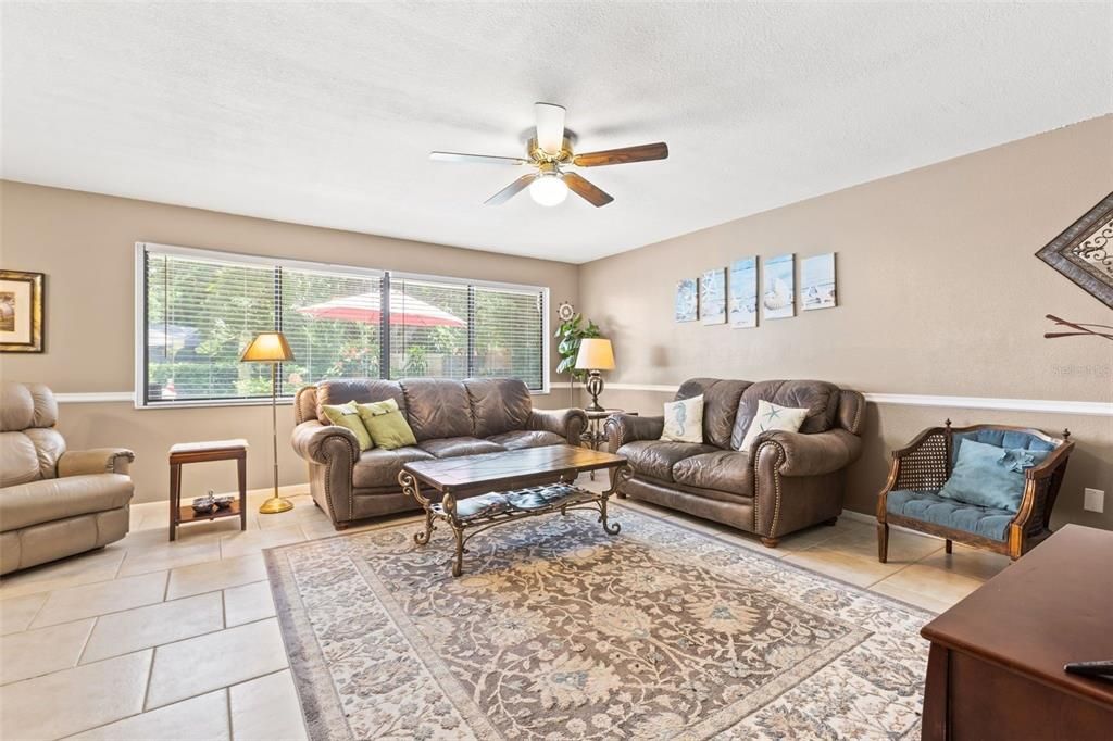 Под контрактом: $550,000 (3 спален, 2 ванн, 2004 Квадратных фут)