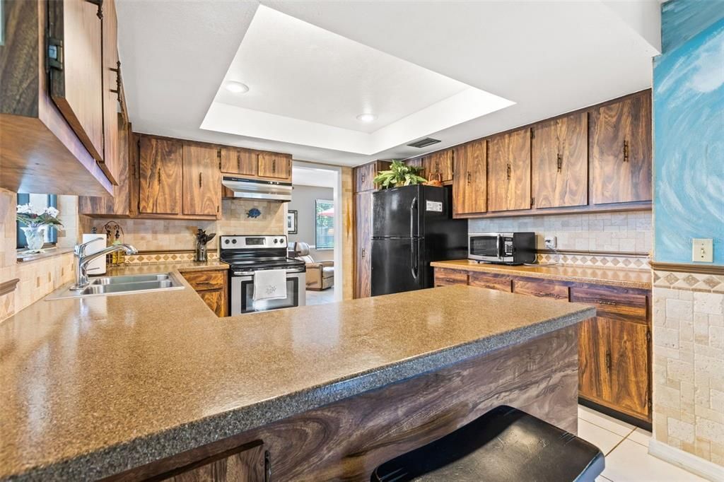 Под контрактом: $550,000 (3 спален, 2 ванн, 2004 Квадратных фут)