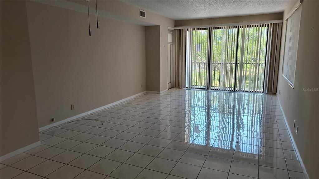 В аренду: $2,400 (2 спален, 2 ванн, 1403 Квадратных фут)