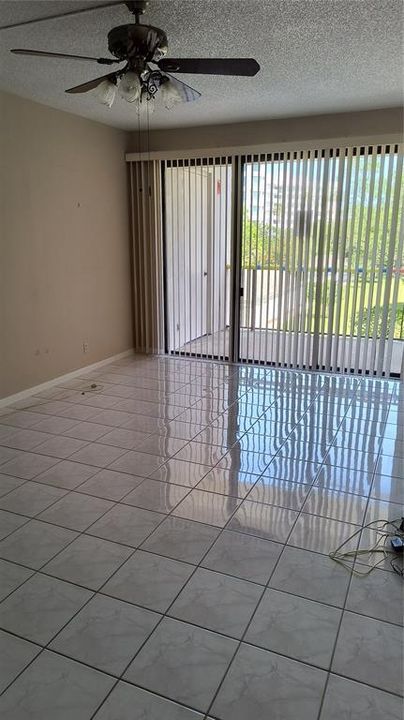 В аренду: $2,400 (2 спален, 2 ванн, 1403 Квадратных фут)