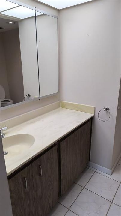 В аренду: $2,400 (2 спален, 2 ванн, 1403 Квадратных фут)