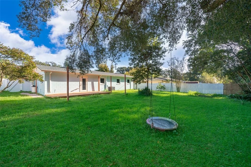 En Venta: $319,900 (4 camas, 2 baños, 1170 Pies cuadrados)