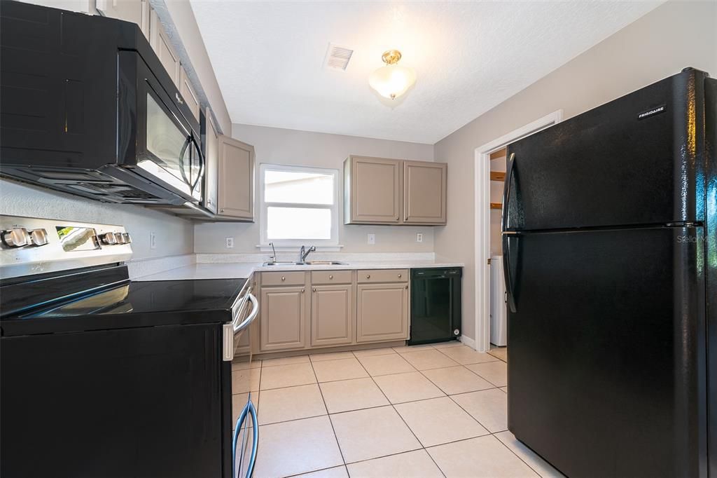 En Venta: $319,900 (4 camas, 2 baños, 1170 Pies cuadrados)