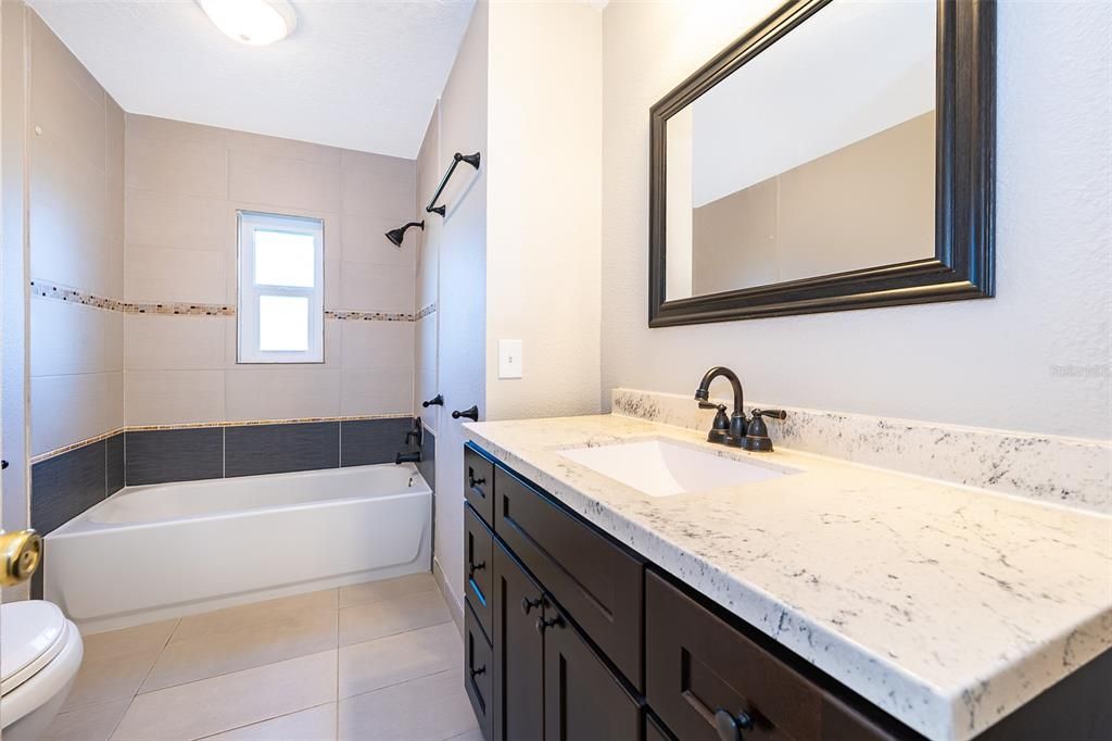 En Venta: $319,900 (4 camas, 2 baños, 1170 Pies cuadrados)