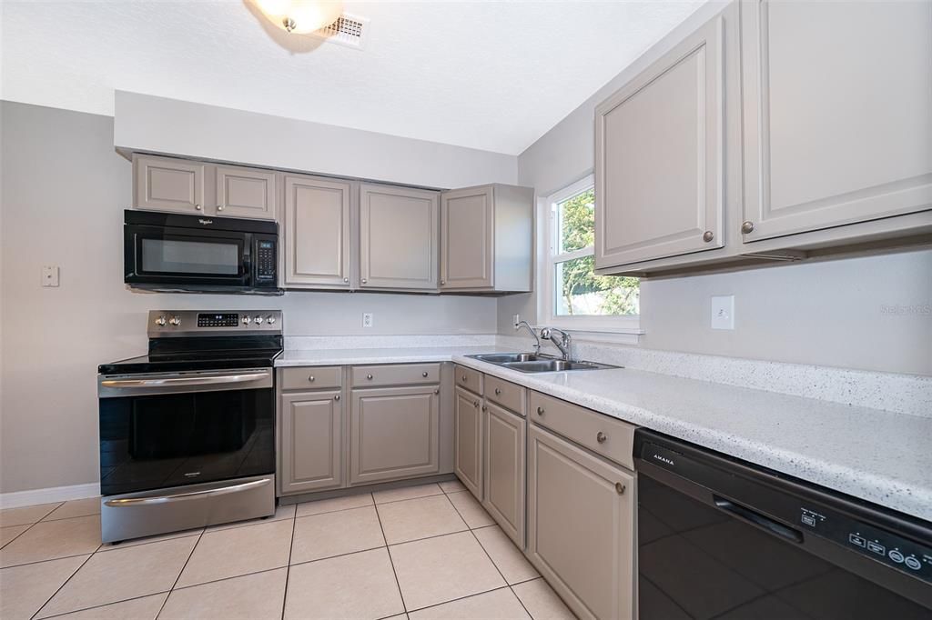 En Venta: $319,900 (4 camas, 2 baños, 1170 Pies cuadrados)