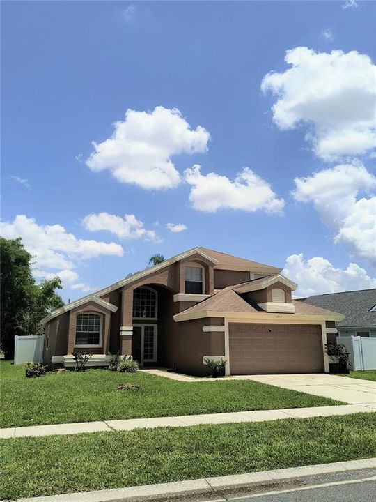 Recently Rented: $2,400 (4 beds, 2 baths, 1664 Square Feet)