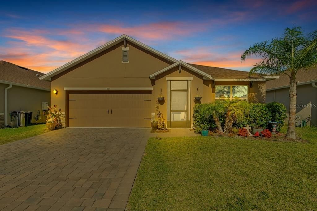 Recently Sold: $350,000 (3 beds, 2 baths, 1706 Square Feet)