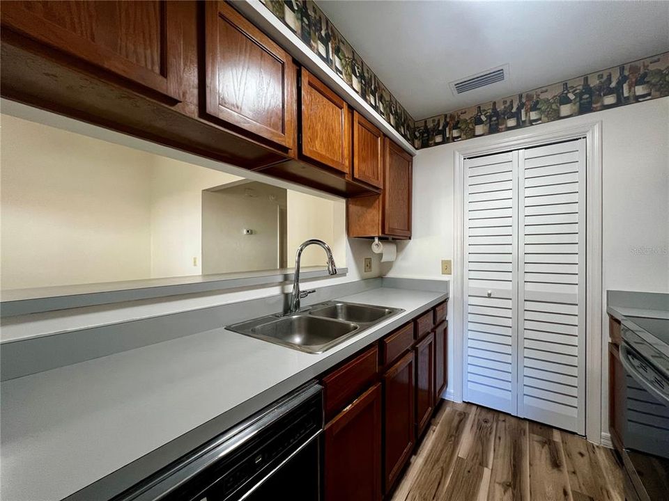 For Sale: $134,382 (2 beds, 2 baths, 918 Square Feet)