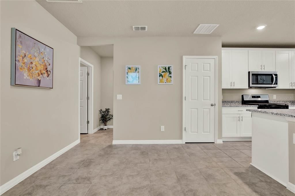 待售: $335,000 (3 贝兹, 2 浴室, 1484 平方英尺)