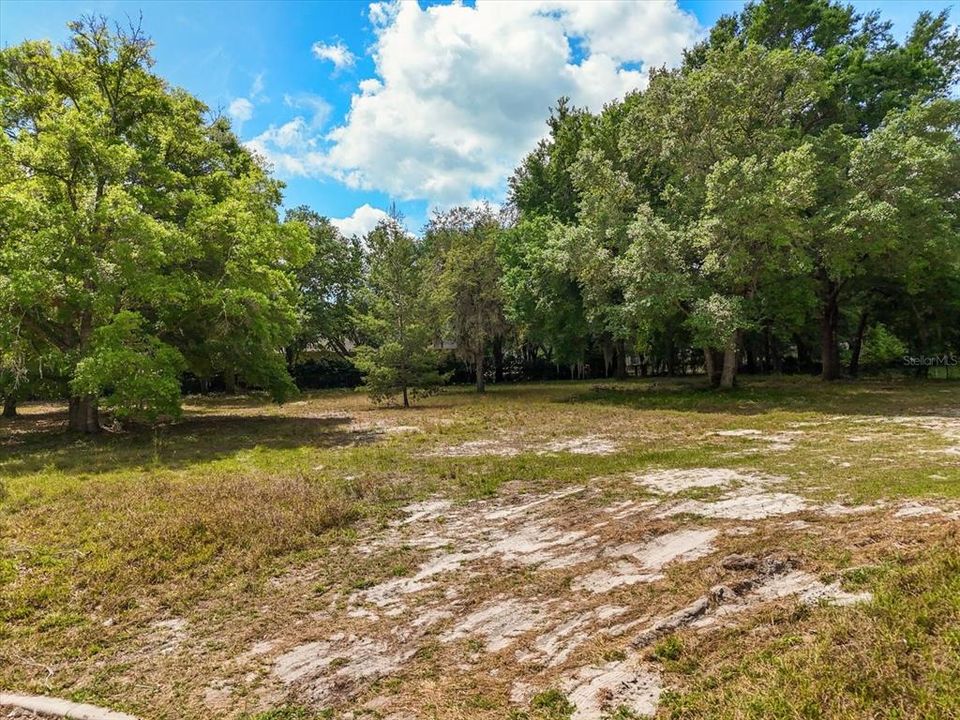 For Sale: $670,000 (1.05 acres)