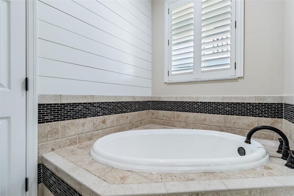 For Rent: $7,495 (4 beds, 3 baths, 2777 Square Feet)