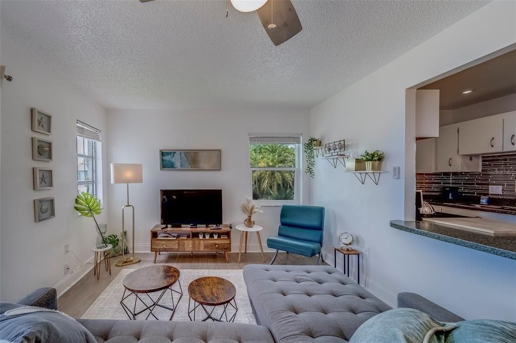 В аренду: $2,000 (1 спален, 1 ванн, 747 Квадратных фут)