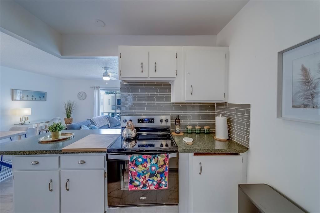 В аренду: $2,000 (1 спален, 1 ванн, 747 Квадратных фут)