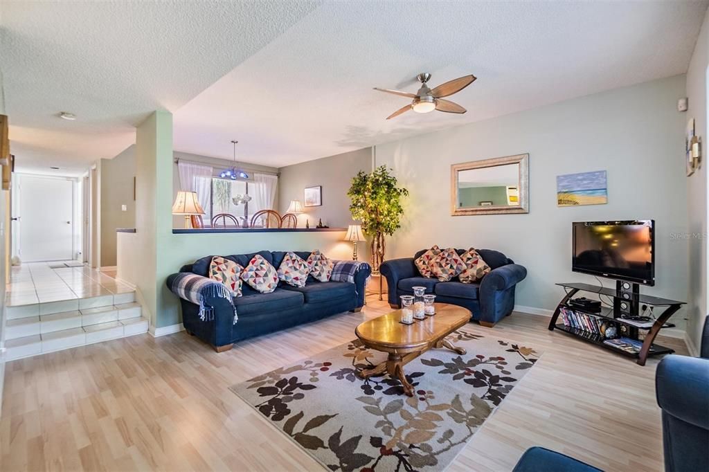 待售: $364,900 (3 贝兹, 2 浴室, 1685 平方英尺)