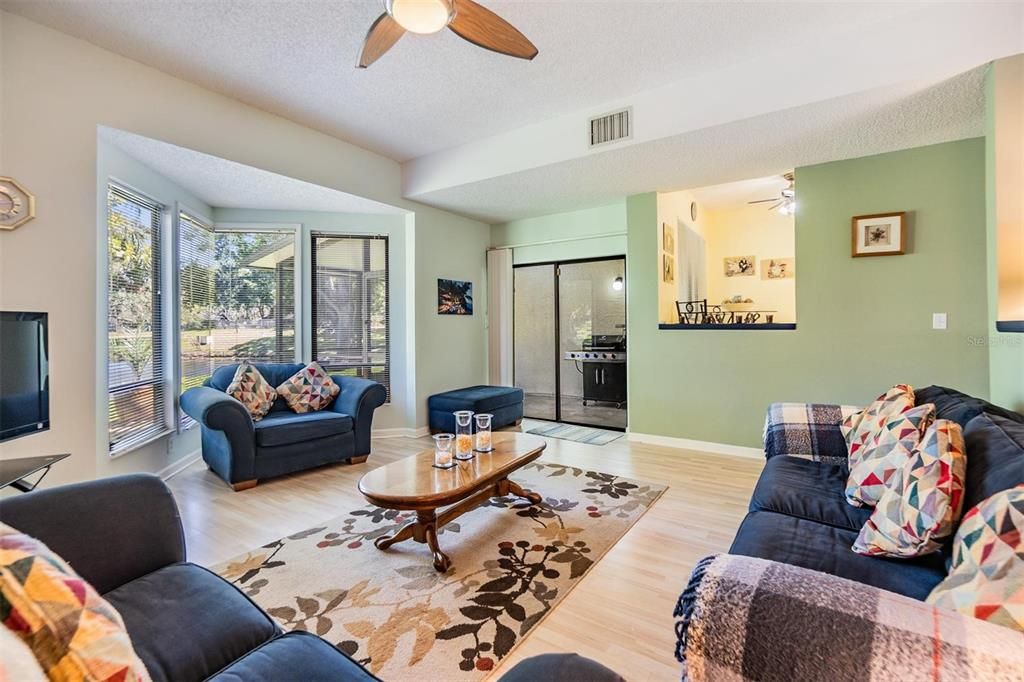 待售: $364,900 (3 贝兹, 2 浴室, 1685 平方英尺)