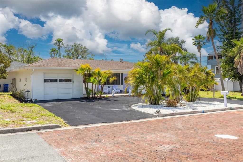 最近售出: $449,999 (2 贝兹, 2 浴室, 1084 平方英尺)