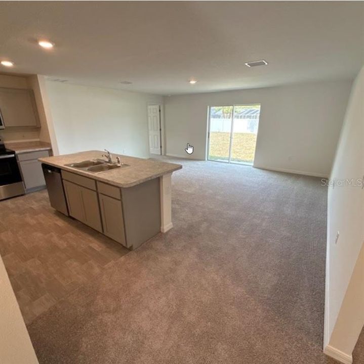 En Venta: $331,990 (4 camas, 2 baños, 1806 Pies cuadrados)