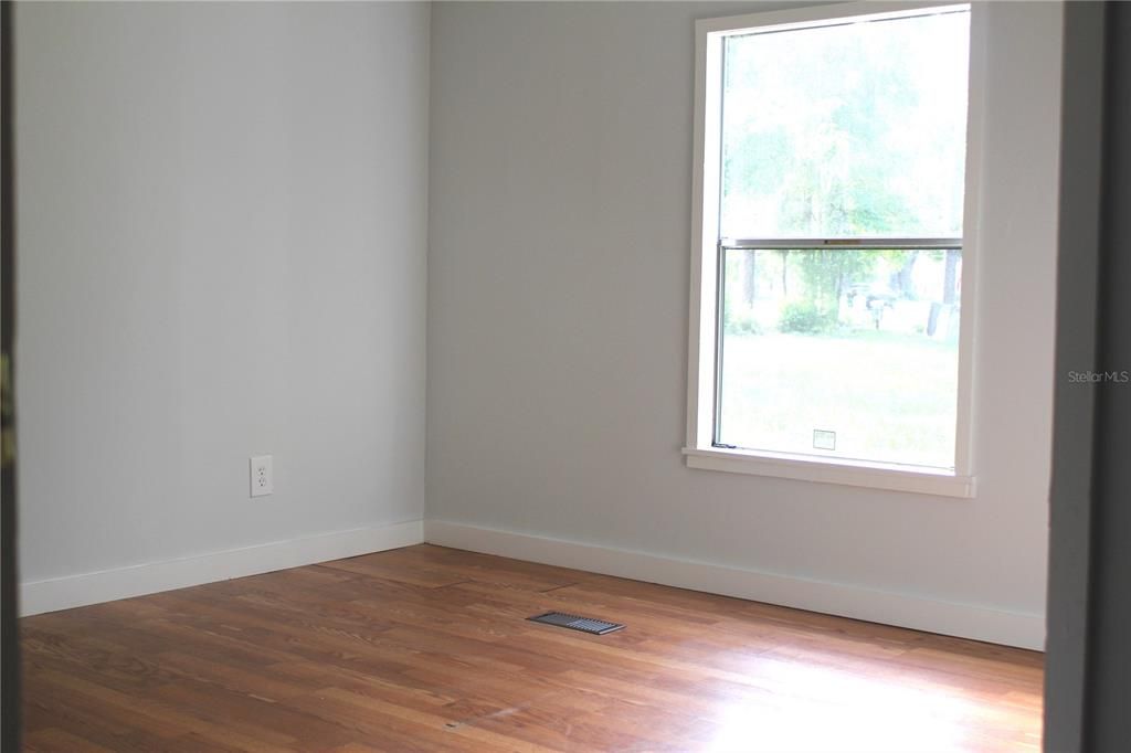 For Sale: $112,900 (3 beds, 2 baths, 924 Square Feet)