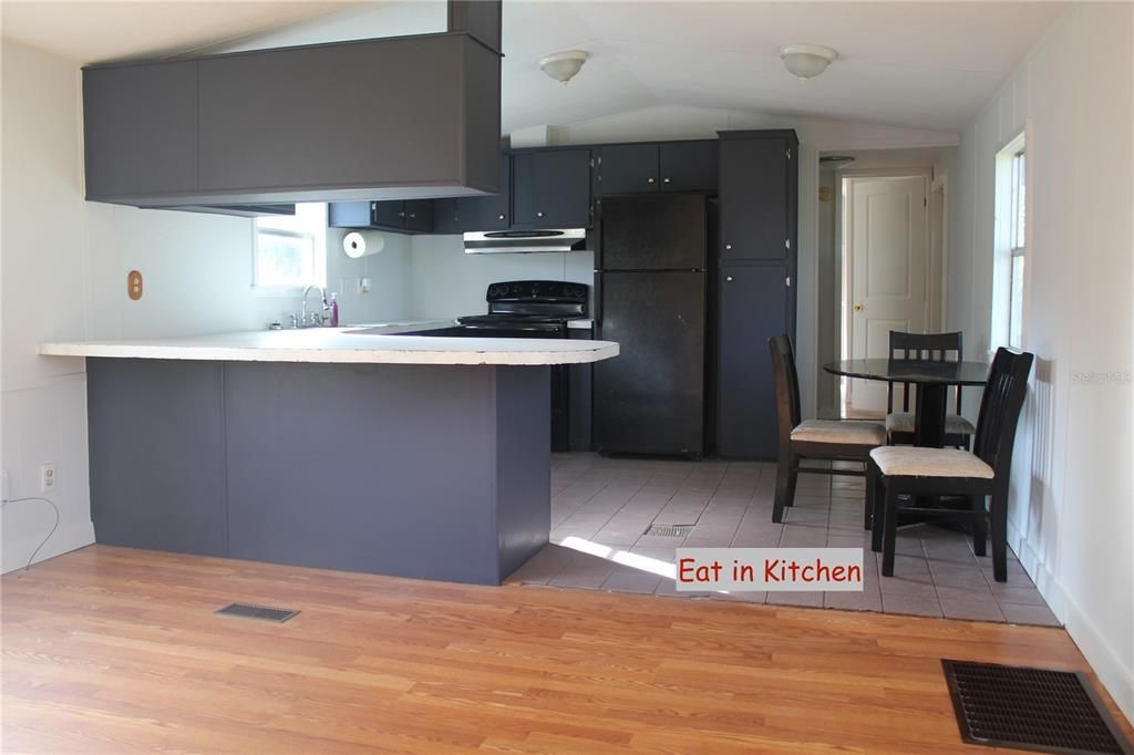 For Sale: $112,900 (3 beds, 2 baths, 924 Square Feet)