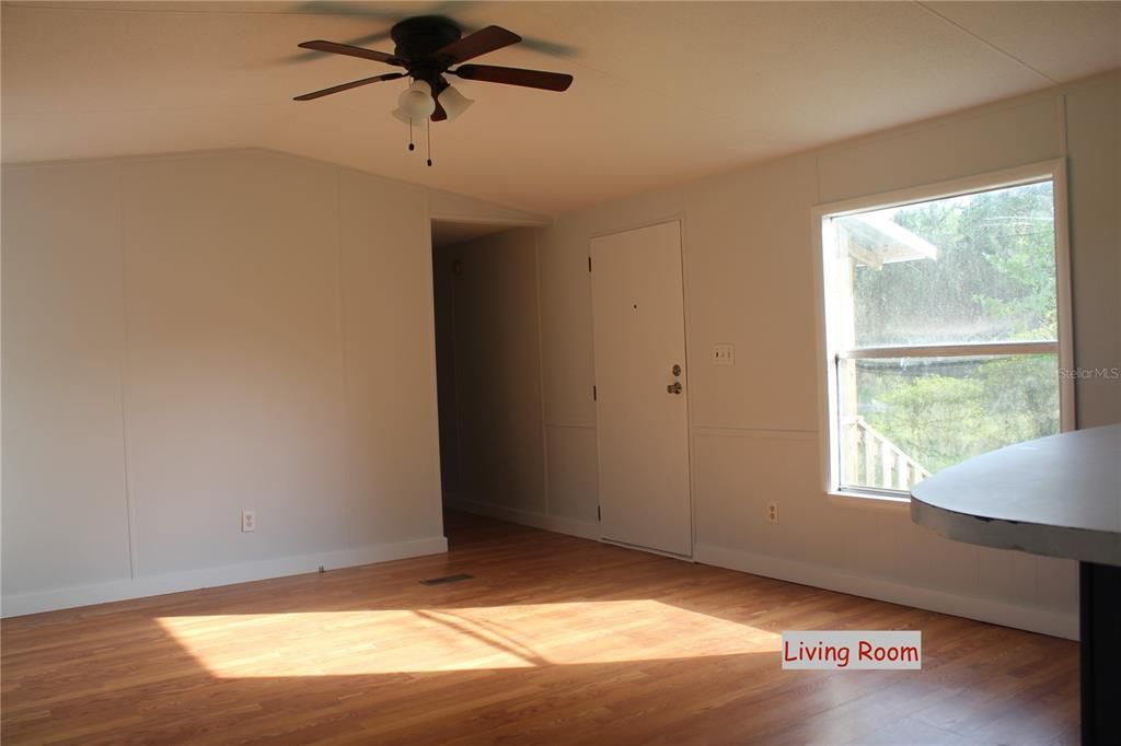 For Sale: $112,900 (3 beds, 2 baths, 924 Square Feet)